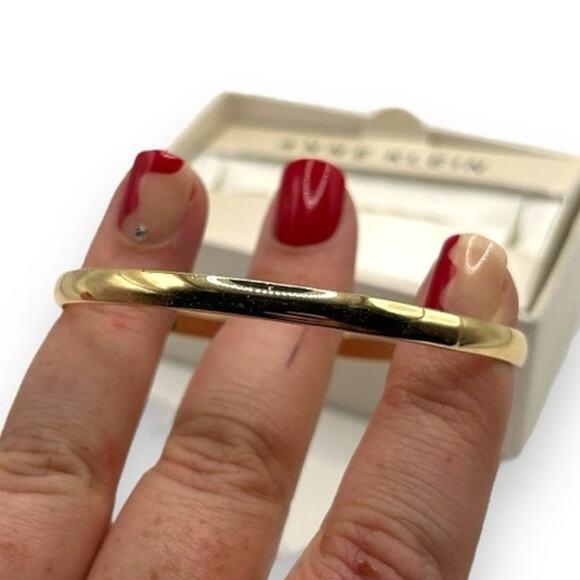 NEW Macy's Gold Minimalist Bangle Bracelet Slip On Layering Classic Yellow - Picture 1 of 8